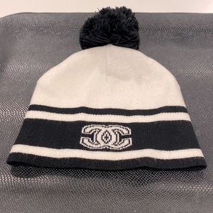 Wool Chanel black and white beanie